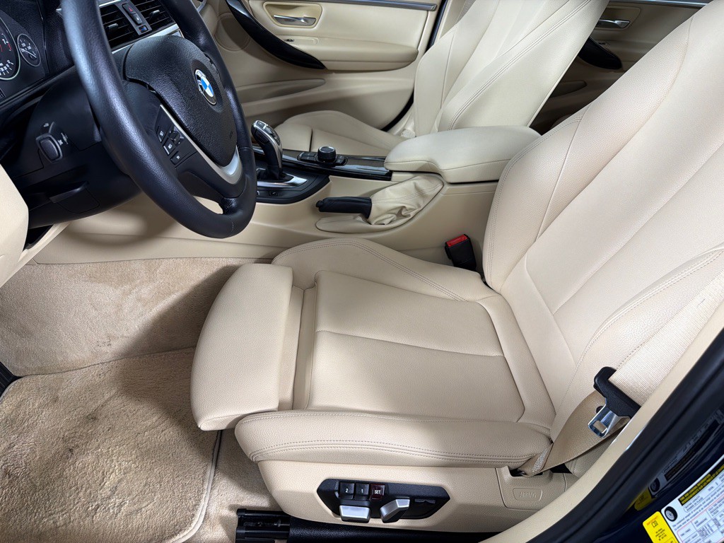 2016 BMW 3 Series Image 12