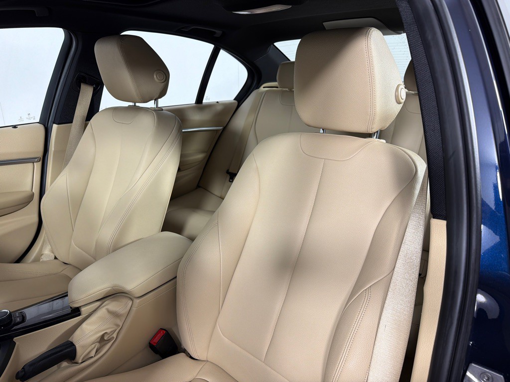 2016 BMW 3 Series Image 13