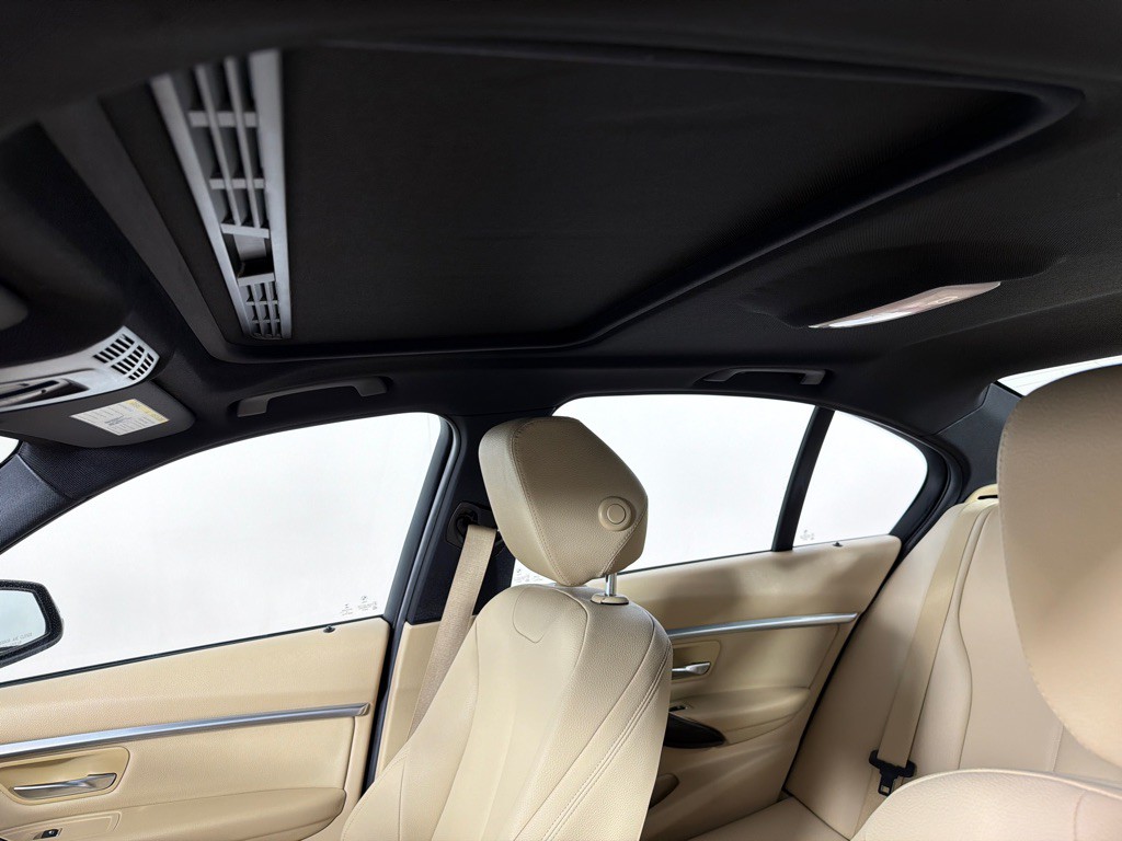2016 BMW 3 Series Image 14