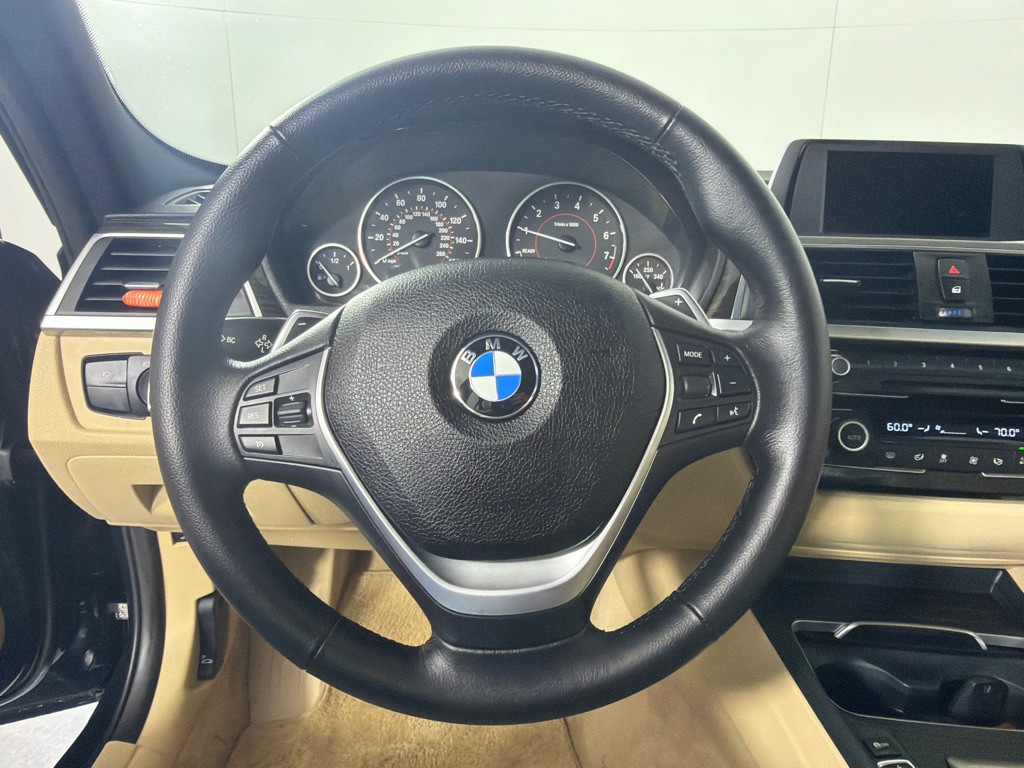 2016 BMW 3 Series Image 15