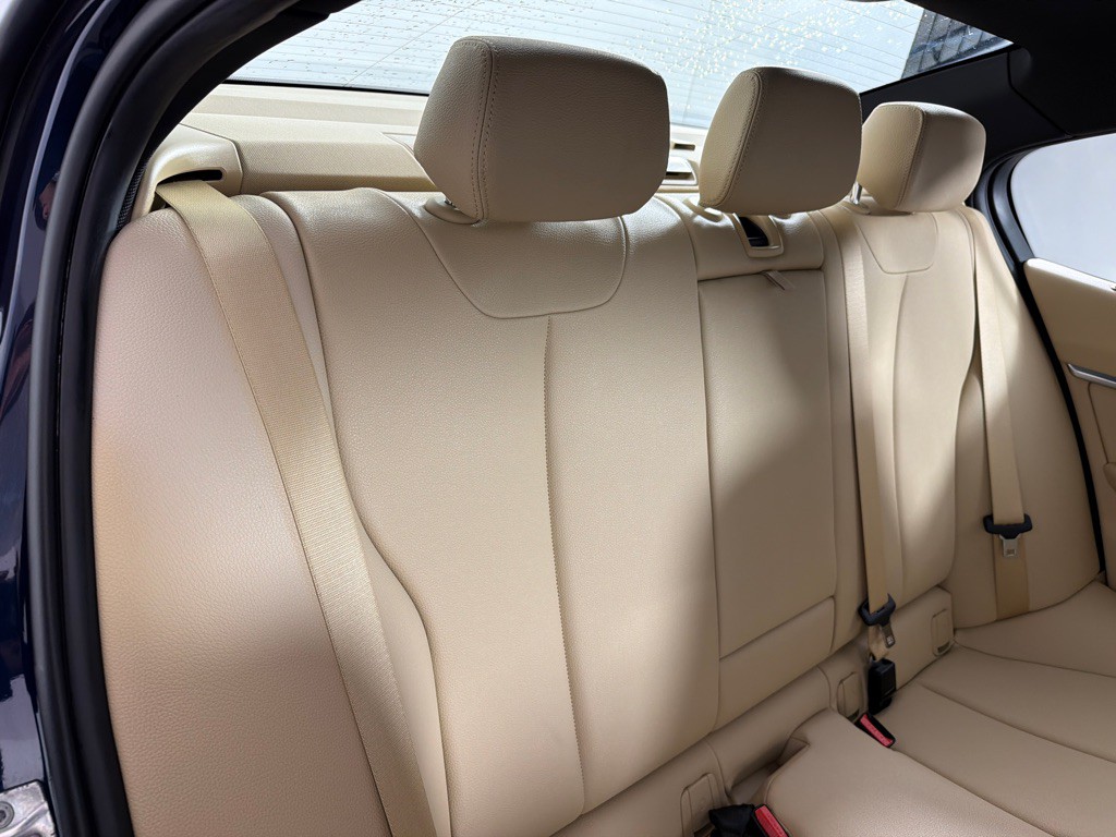 2016 BMW 3 Series Image 21