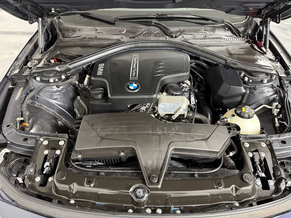 2016 BMW 3 Series Image 24