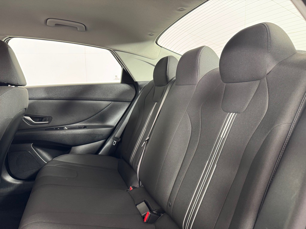 2021 Hyundai Elantra Image 16