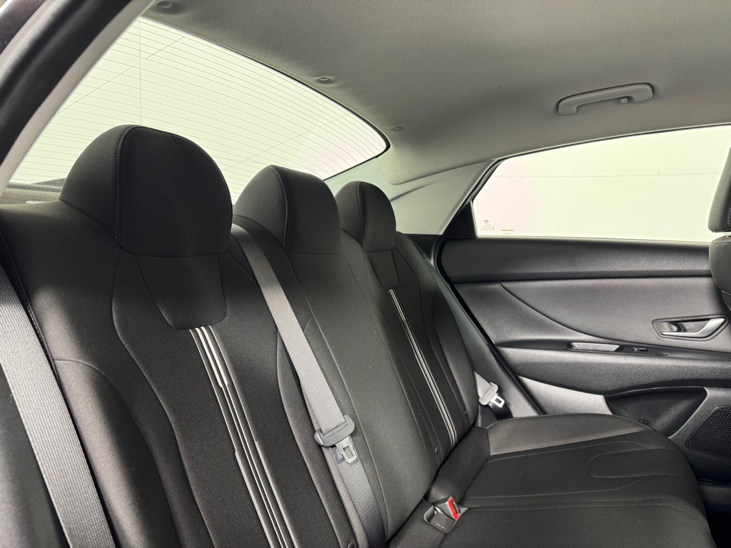 2021 Hyundai Elantra Image 18