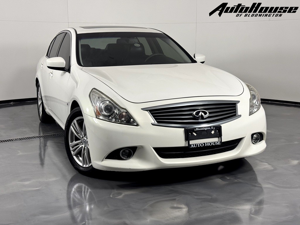 2015 INFINITI Q40 Image 1