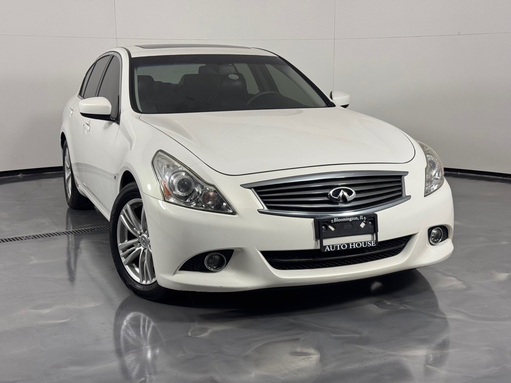 2015 INFINITI Q40 Image 2