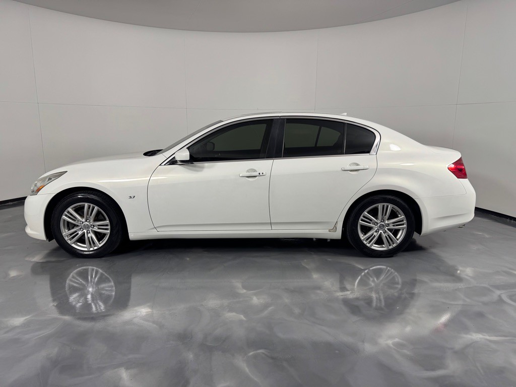 2015 INFINITI Q40 Image 6