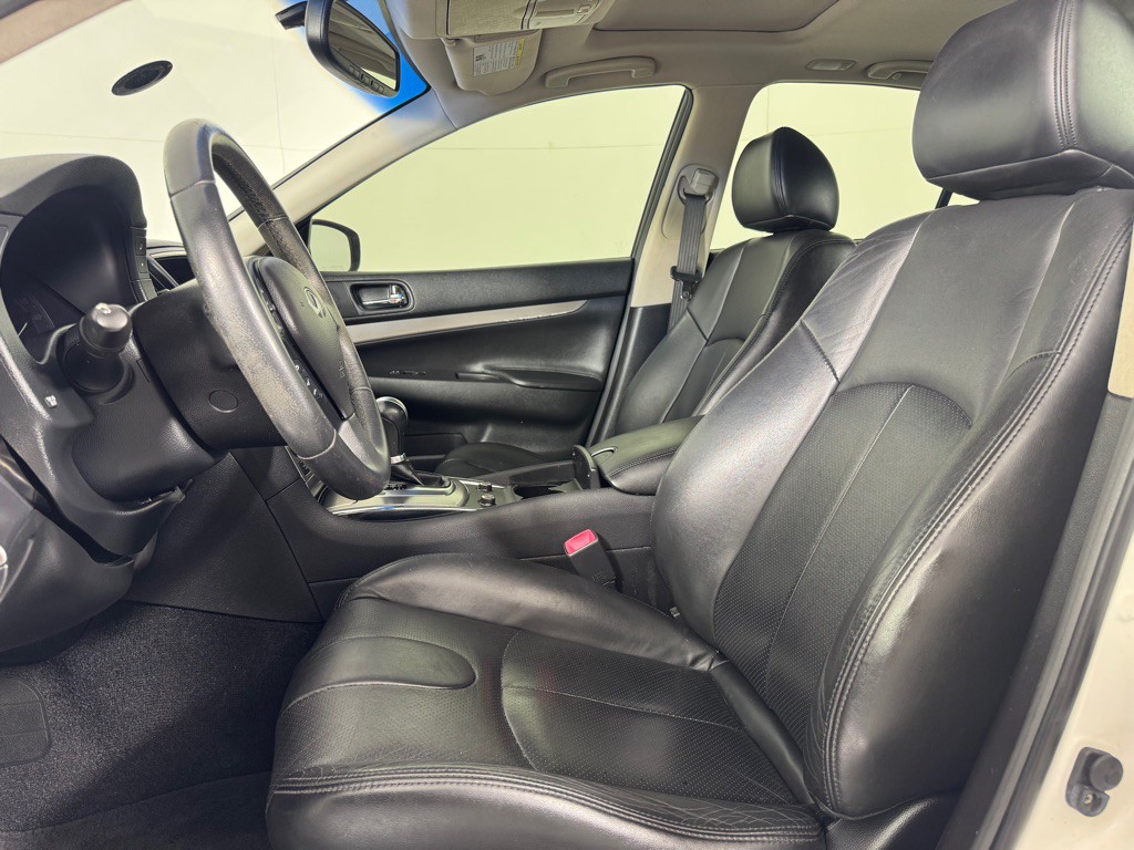 2015 INFINITI Q40 Image 8
