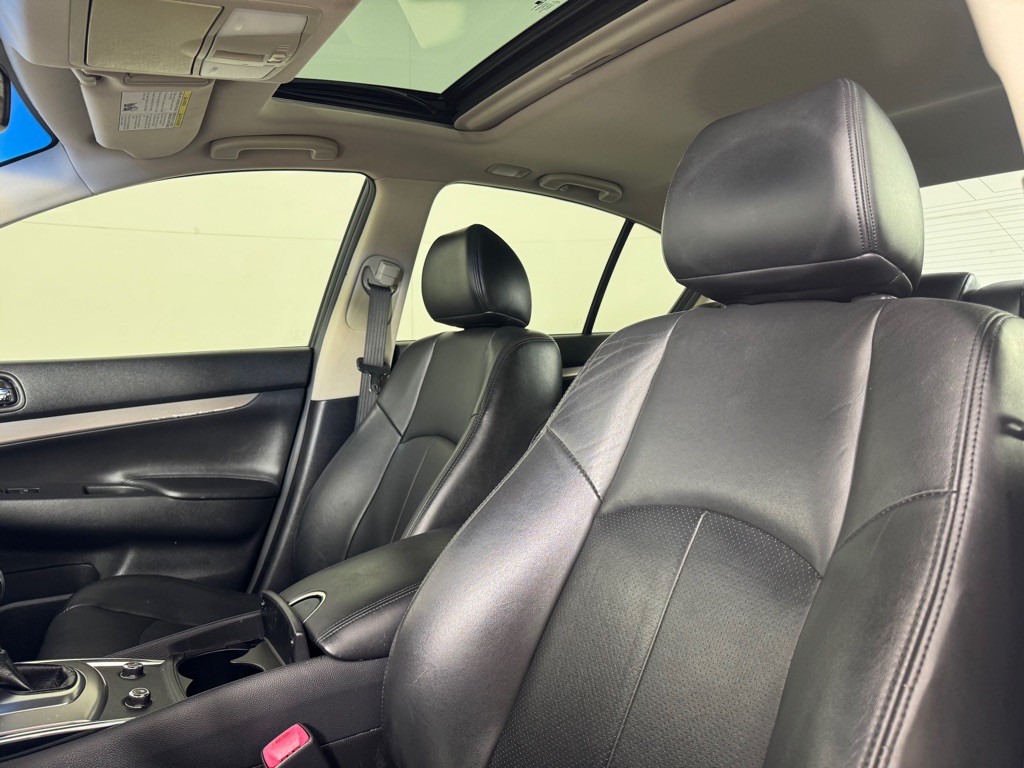2015 INFINITI Q40 Image 9