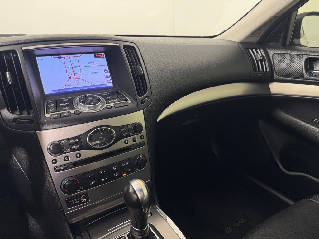 2015 INFINITI Q40 Image 12