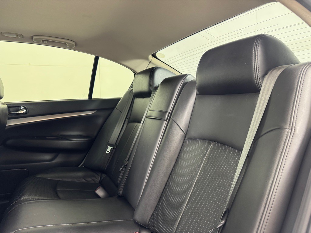 2015 INFINITI Q40 Image 17