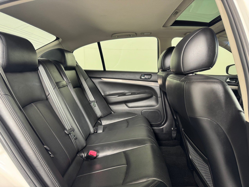 2015 INFINITI Q40 Image 19