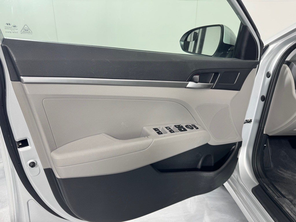 2019 Hyundai Elantra Image 11
