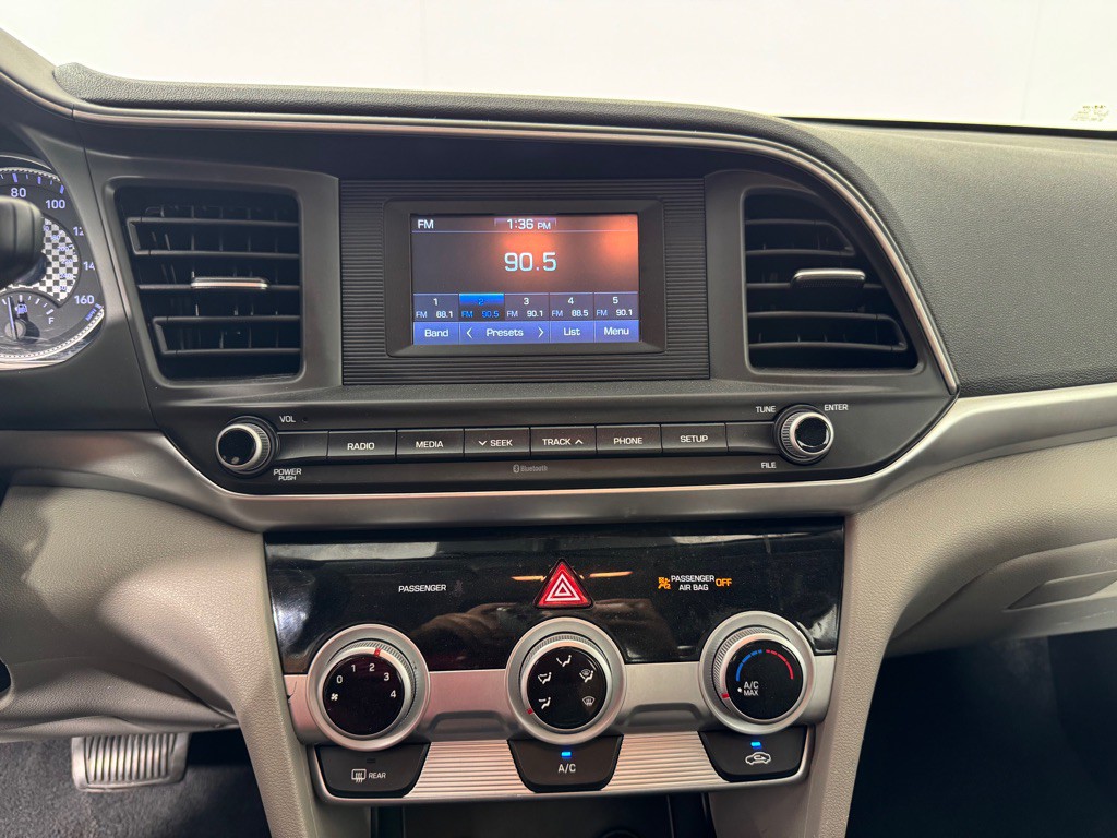 2019 Hyundai Elantra Image 15