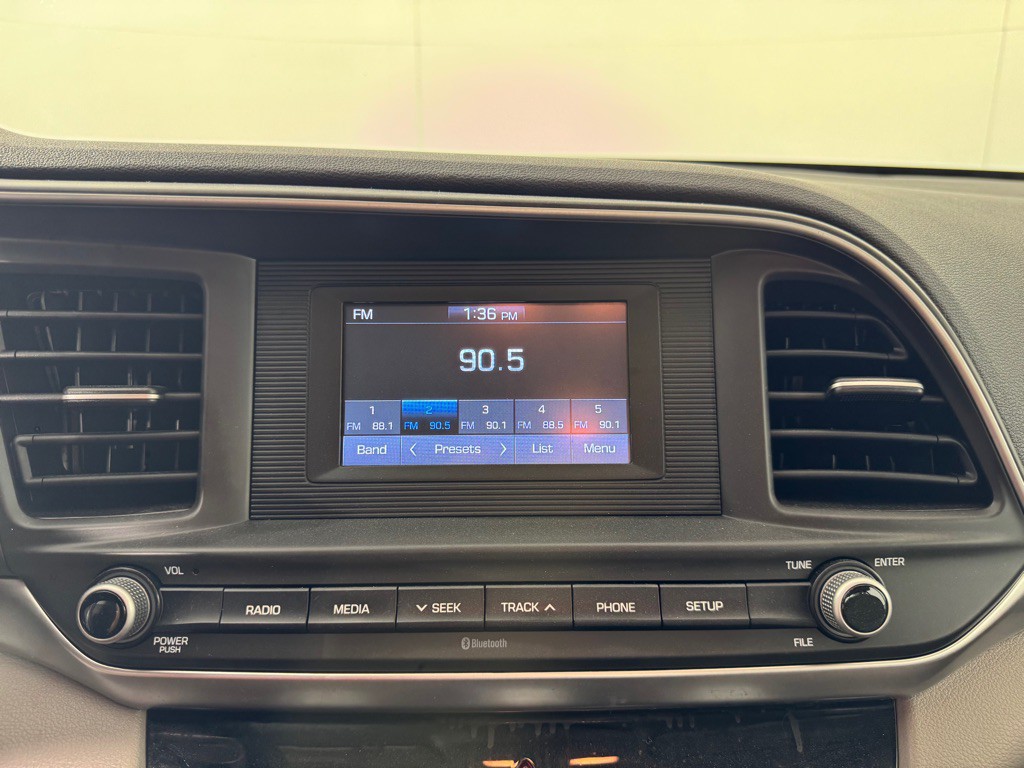 2019 Hyundai Elantra Image 16