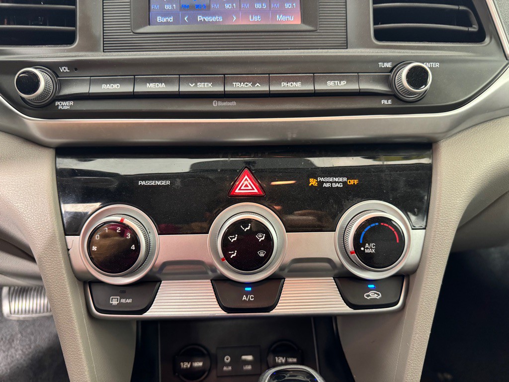 2019 Hyundai Elantra Image 17