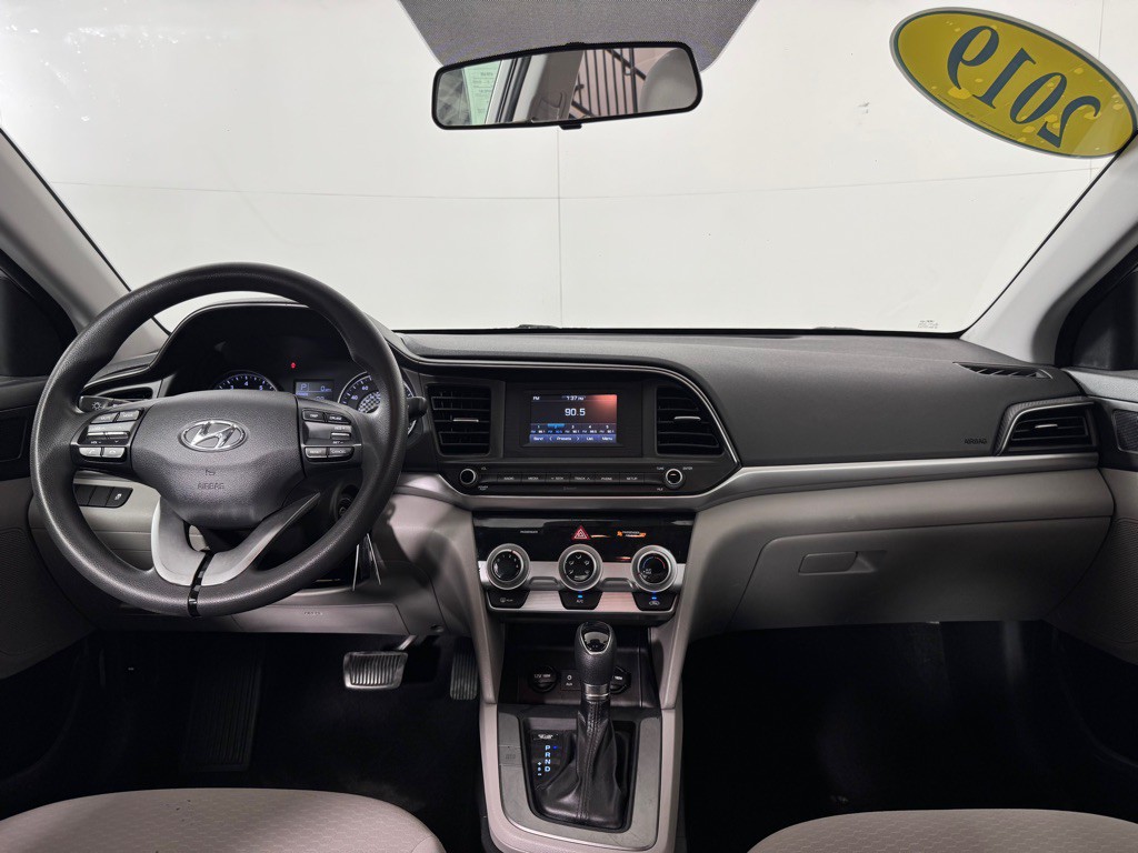 2019 Hyundai Elantra Image 21