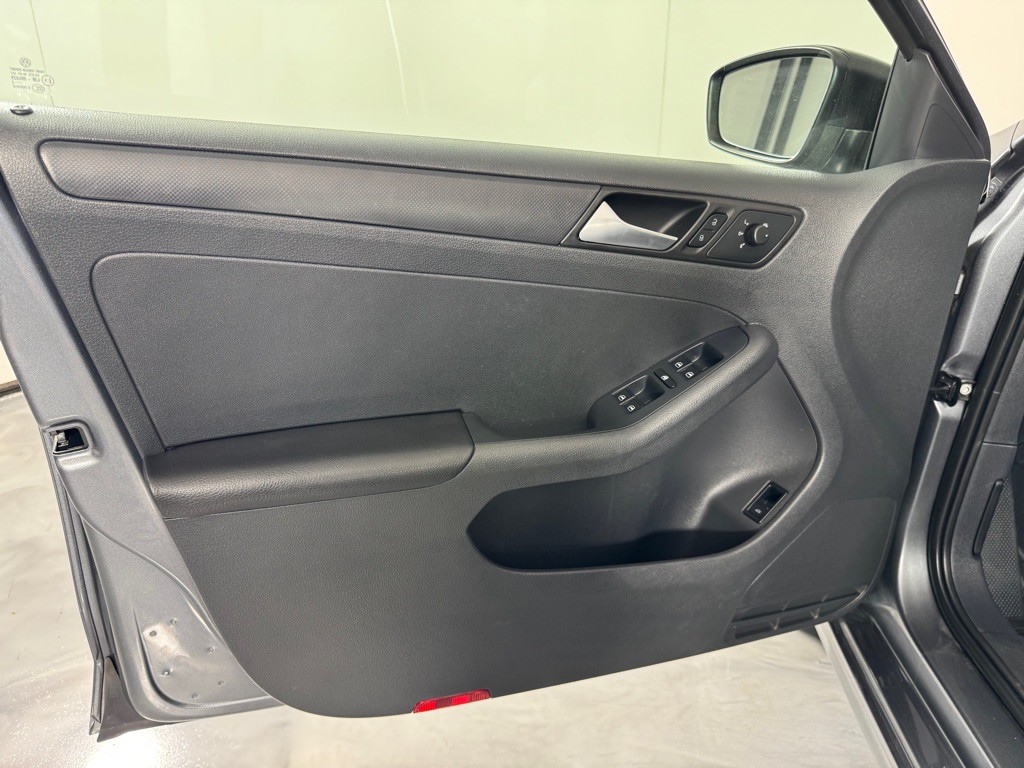 2013 Volkswagen Jetta Image 9