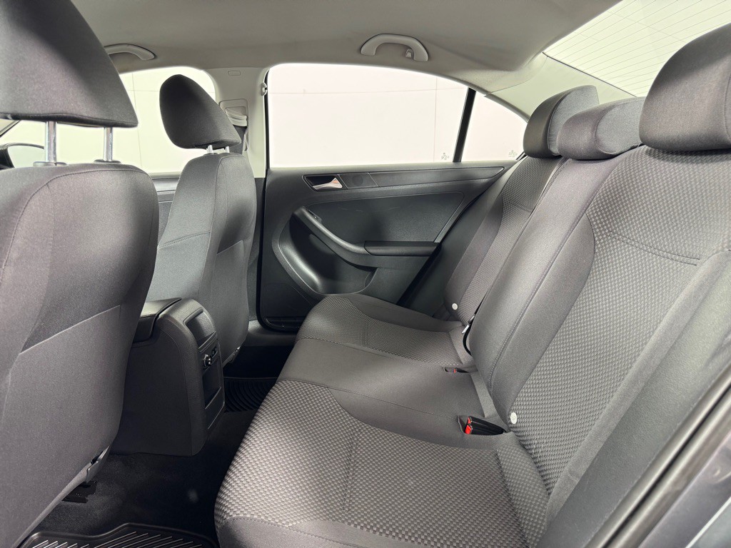 2013 Volkswagen Jetta Image 17