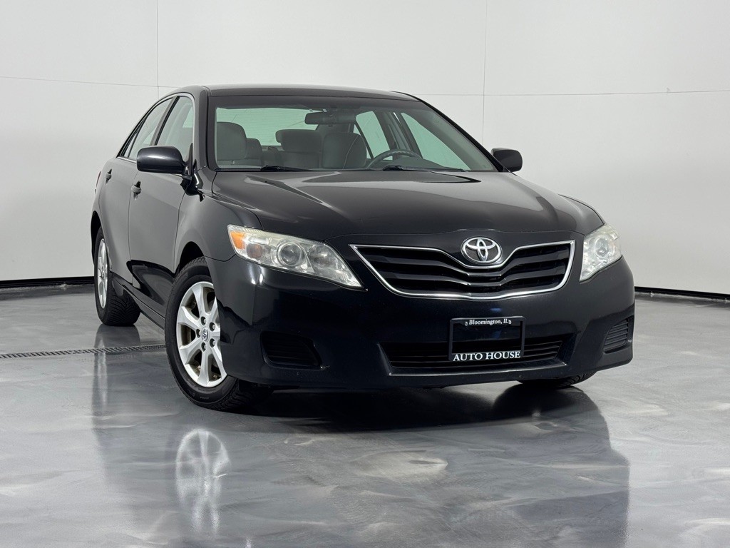 2011 Toyota Camry Image 2