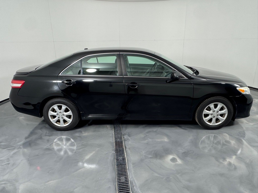 2011 Toyota Camry Image 4