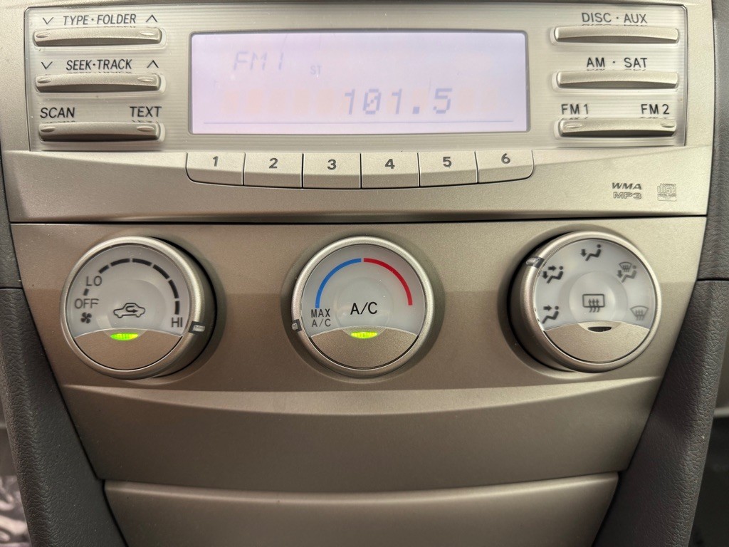 2011 Toyota Camry Image 16