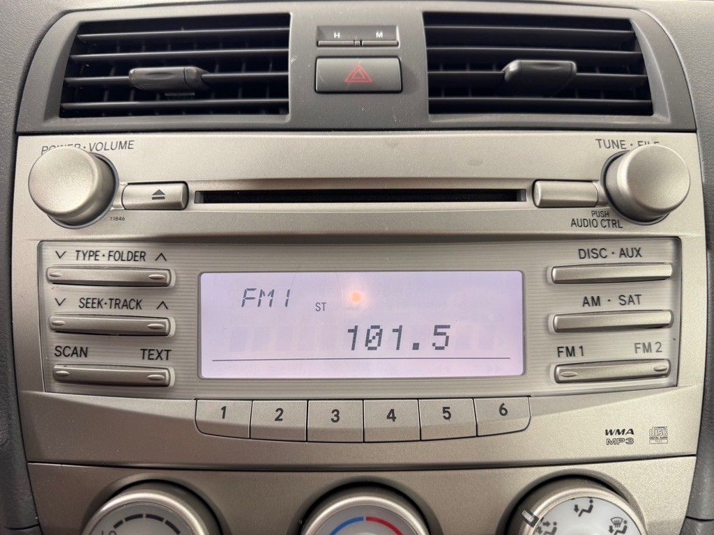 2011 Toyota Camry Image 17