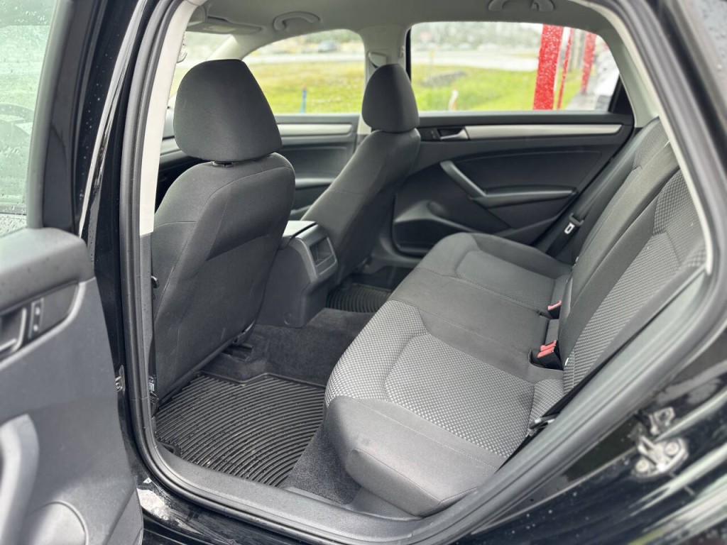 2012 Volkswagen Passat Image 8