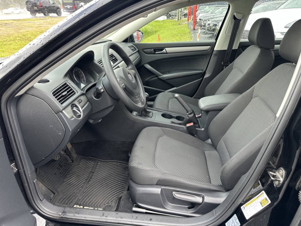 2012 Volkswagen Passat Image 9