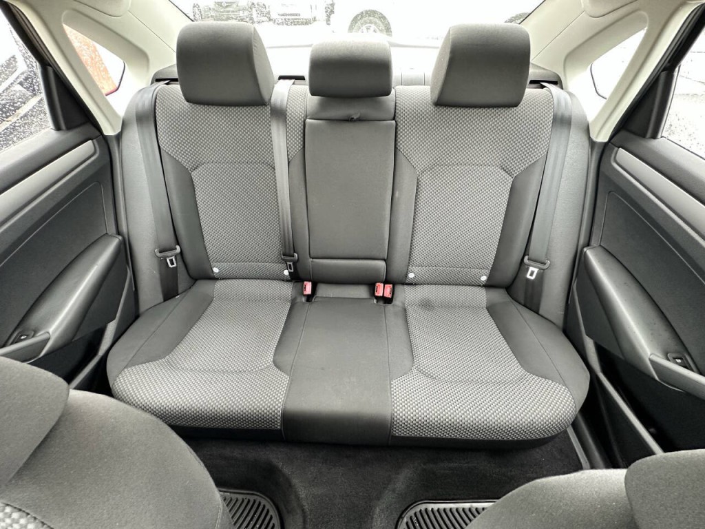 2012 Volkswagen Passat Image 10