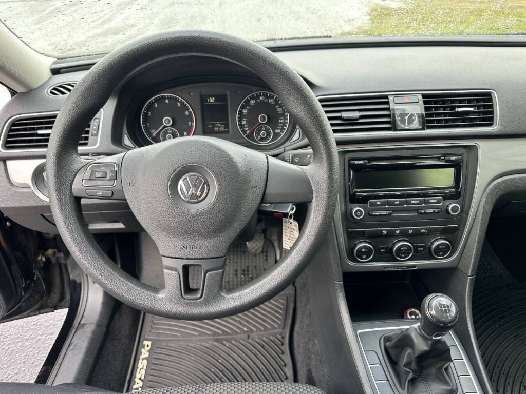 2012 Volkswagen Passat Image 13