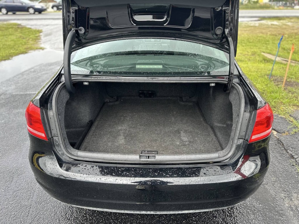 2012 Volkswagen Passat Image 16
