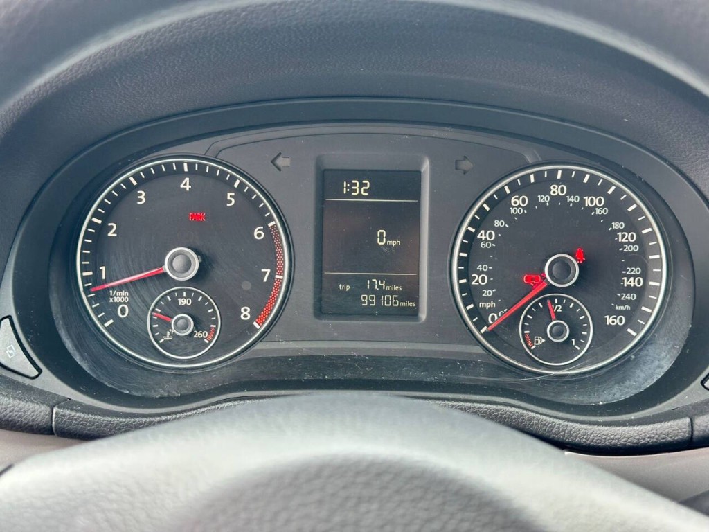 2012 Volkswagen Passat Image 18