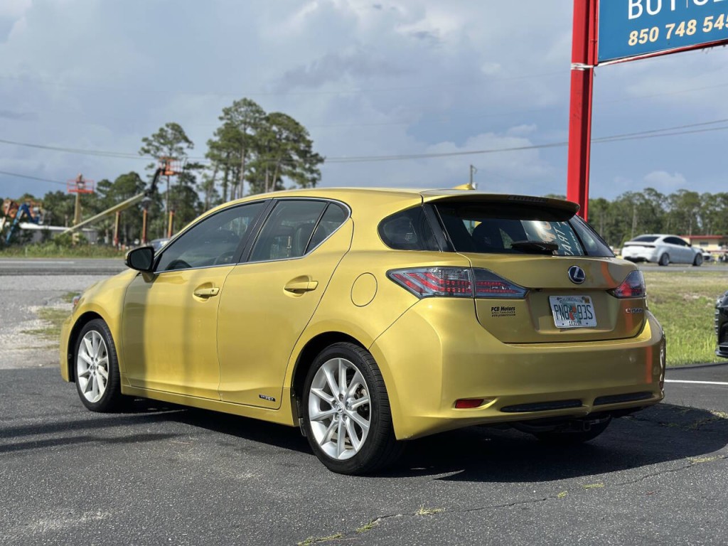 2011 Lexus CT 200h Image 4