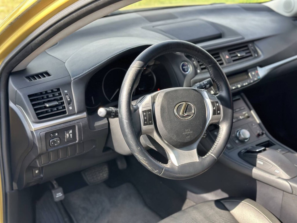 2011 Lexus CT 200h Image 9