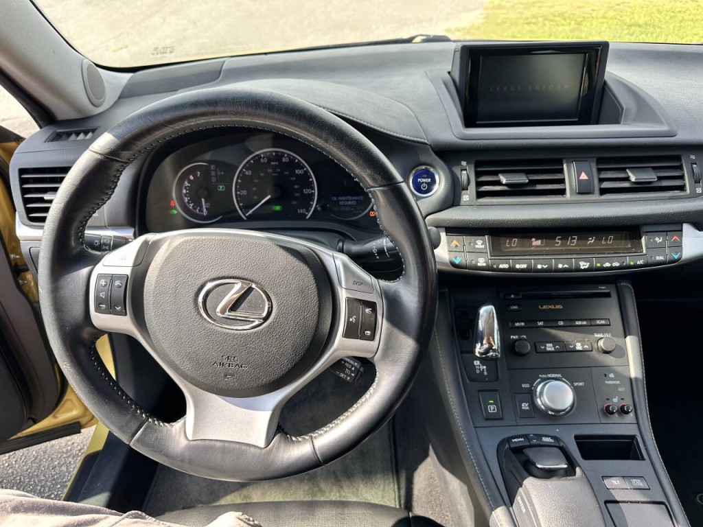 2011 Lexus CT 200h Image 11