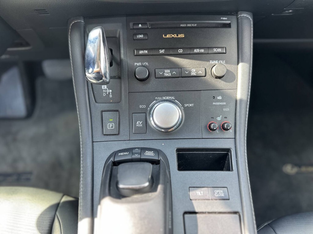 2011 Lexus CT 200h Image 15