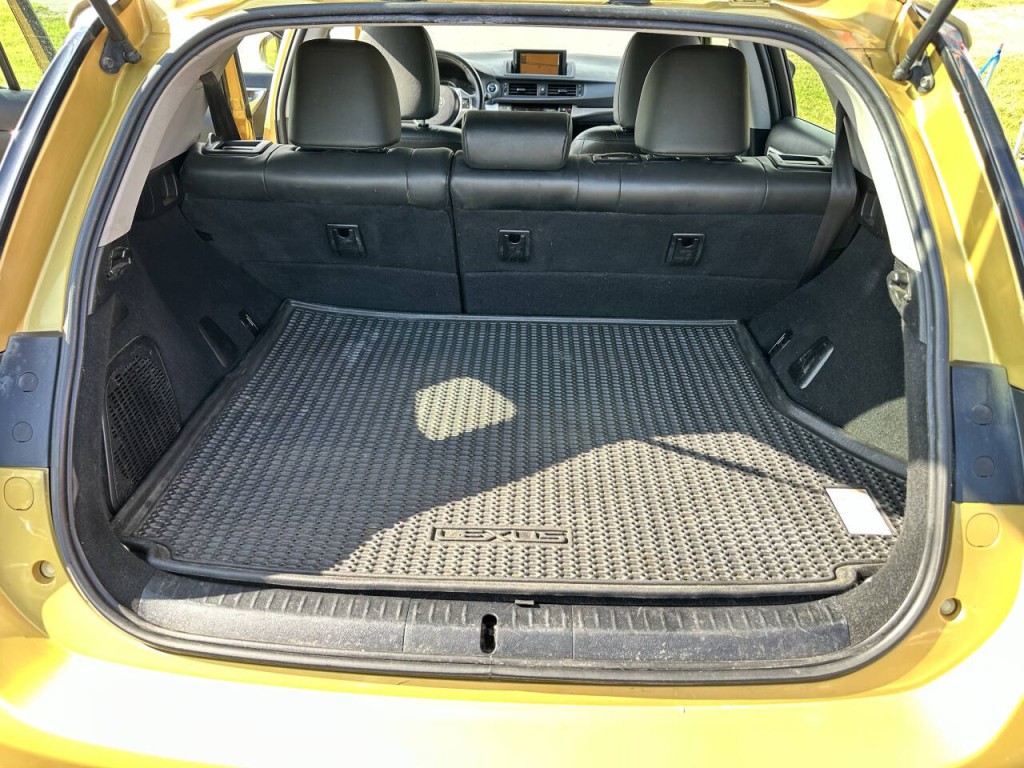 2011 Lexus CT 200h Image 17
