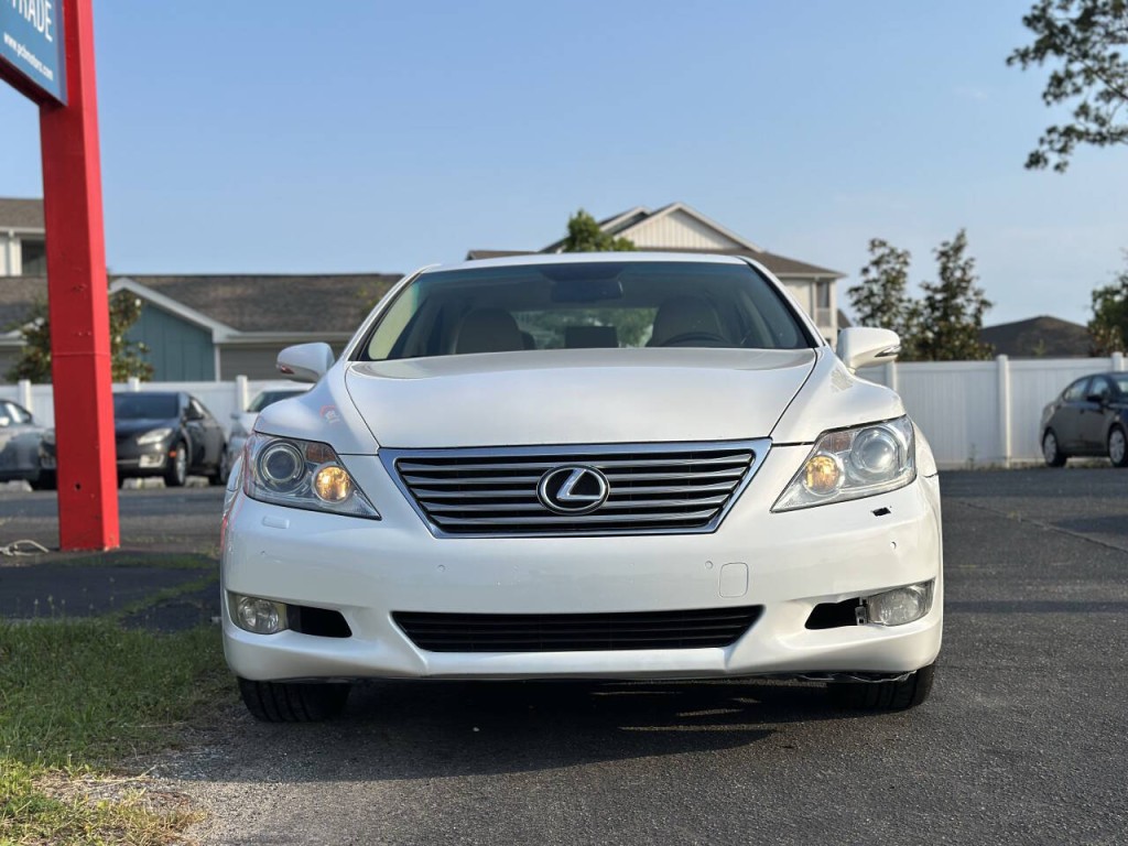 2011 Lexus LS 460 Image 2
