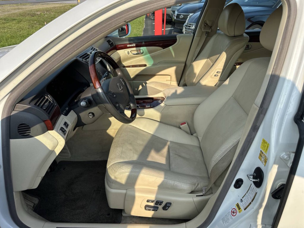2011 Lexus LS 460 Image 9