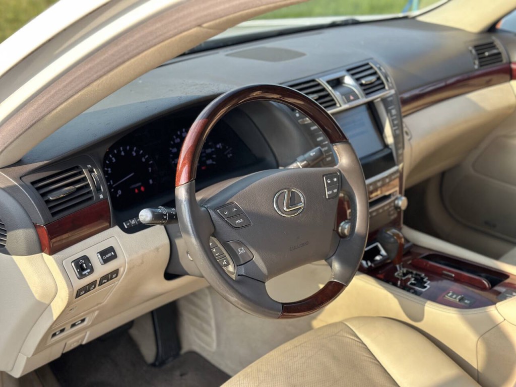 2011 Lexus LS 460 Image 10