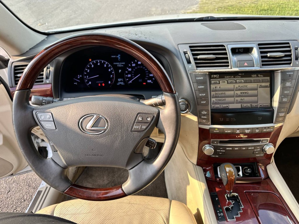 2011 Lexus LS 460 Image 11