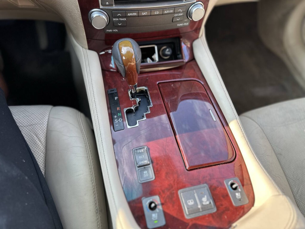 2011 Lexus LS 460 Image 14