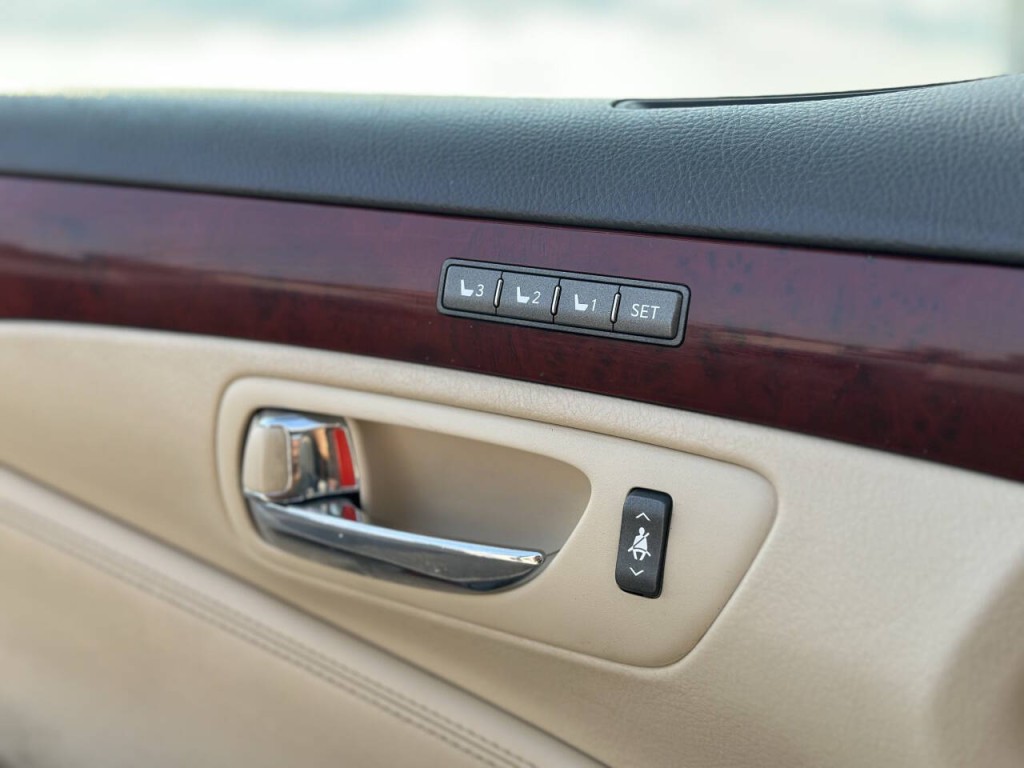 2011 Lexus LS 460 Image 15