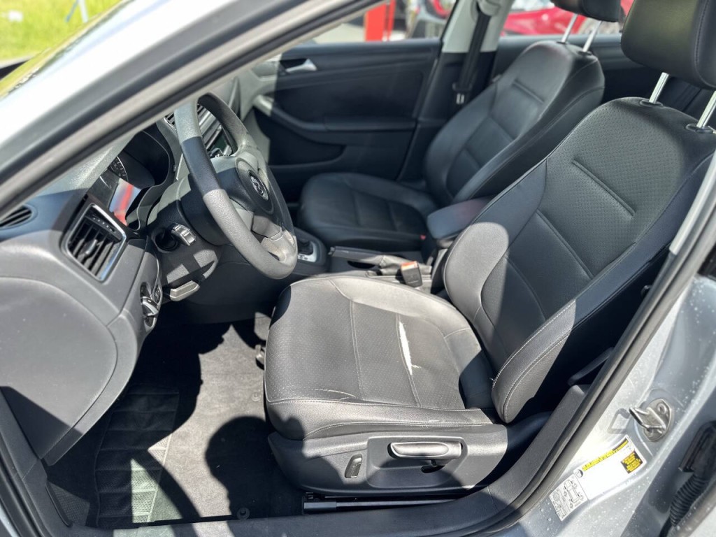 2014 Volkswagen Jetta Image 9