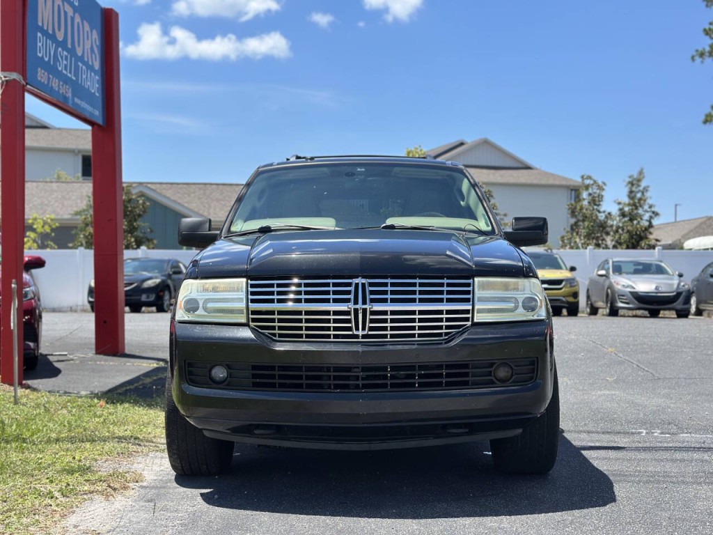 2010 Lincoln Navigator Image 2