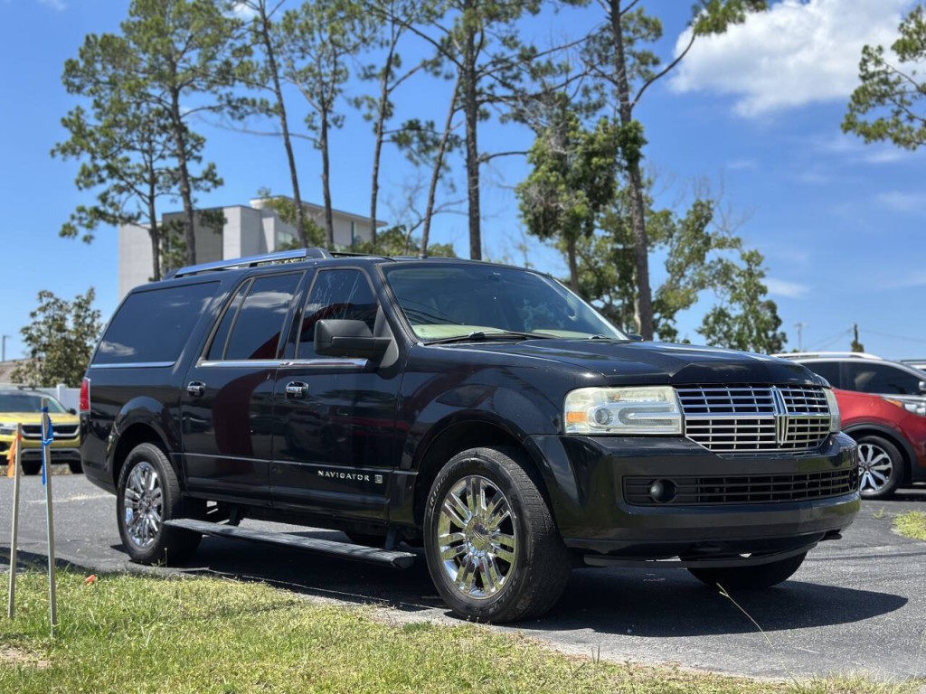 2010 Lincoln Navigator Image 3