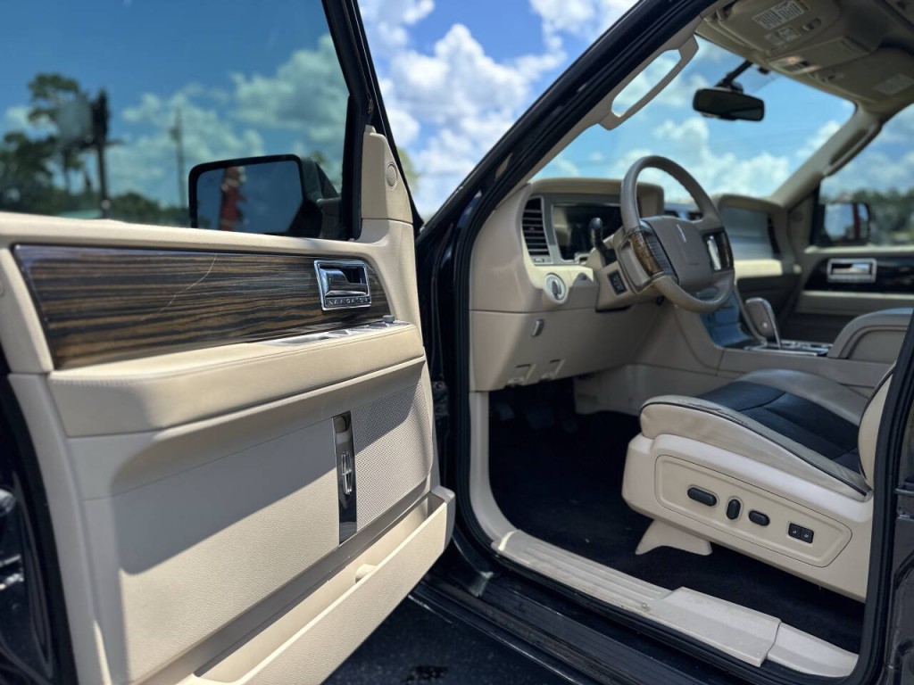 2010 Lincoln Navigator Image 7