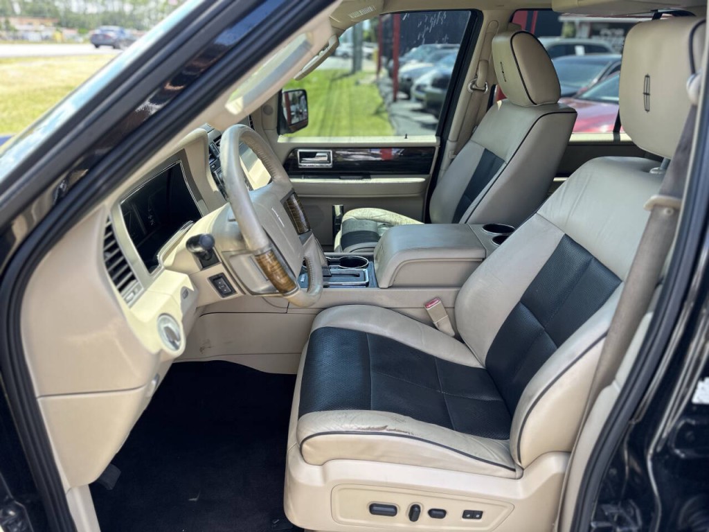 2010 Lincoln Navigator Image 8