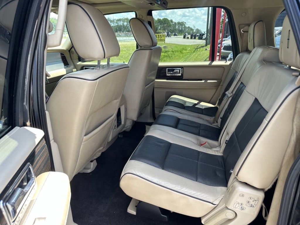 2010 Lincoln Navigator Image 9